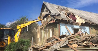 Промышленный демонтаж пристроек к дому в Туймазах | Цены от 582 руб. за м2